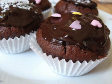 Zdjęcie - Babeczki  czekoladowo-wiśniowe - Przepisy kulinarne ze zdjęciami