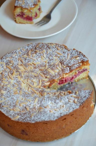 Zdjęcie - Bakewell cake z malinami - Przepisy kulinarne ze zdjęciami