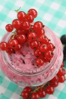 Zdjęcie - mrożony jogurt porzeczkowy - Przepisy kulinarne ze zdjęciami