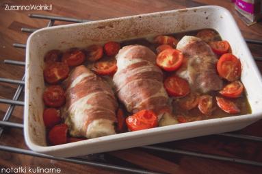 Zdjęcie - Piersi z kurczaka zawijane w szynkę z pesto i mozarellą - Przepisy kulinarne ze zdjęciami