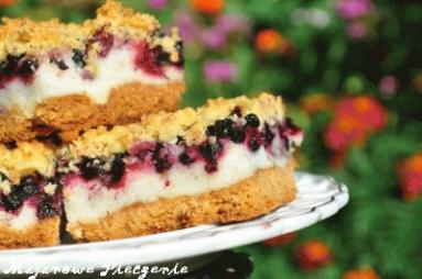 Zdjęcie - Kruche ciasto z jagodami i pianką budyniową - Przepisy kulinarne ze zdjęciami