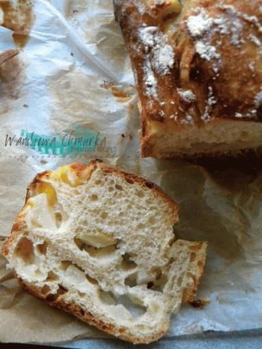 Zdjęcie - Rustykalny chleb z gruszką - Przepisy kulinarne ze zdjęciami
