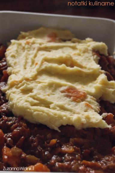 Zdjęcie - Z kuchni Jamiego: Cottage pie z wołowiną i piwem typu ale w tle - Przepisy kulinarne ze zdjęciami