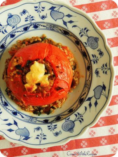 Zdjęcie - Pieczone pomidory z farszem z kaszy gryczanej i bakłażana - Przepisy kulinarne ze zdjęciami