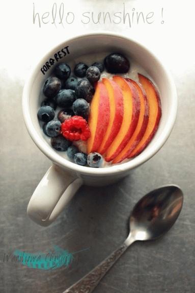 Zdjęcie - Śniadanie: Budyniowa owsianka z owocami lata - Przepisy kulinarne ze zdjęciami