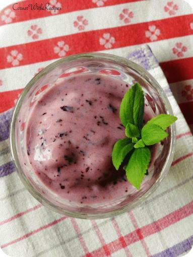 Zdjęcie - Mrożony jogurt z borówkami - Przepisy kulinarne ze zdjęciami