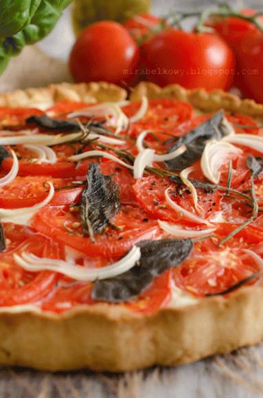 Zdjęcie - Tarta z pomidorami i kozim serem - Przepisy kulinarne ze zdjęciami