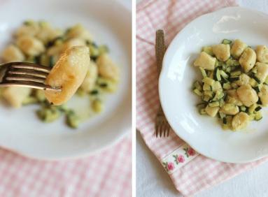 Zdjęcie - Gnocchi z cukinią w maśle - Przepisy kulinarne ze zdjęciami