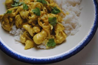 Zdjęcie - Kurczak curry z mleczkiem kokosowym - Przepisy kulinarne ze zdjęciami