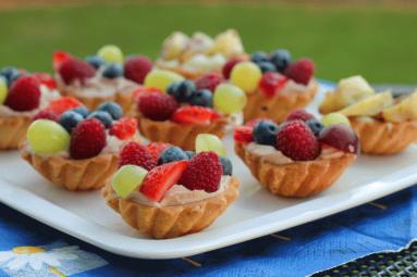 Zdjęcie - Babeczki z owocami z kremem z nutelli - Przepisy kulinarne ze zdjęciami