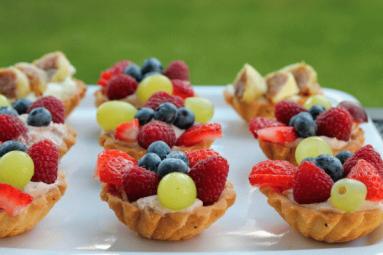 Zdjęcie - Babeczki z owocami z kremem z nutelli - Przepisy kulinarne ze zdjęciami