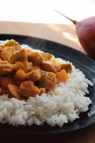 Zdjęcie - Curry z kurczaka i mango w mleczku kokosowym - Przepisy kulinarne ze zdjęciami