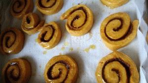 Zdjęcie - Drożdżowe ślimaczki z dynią - Przepisy kulinarne ze zdjęciami