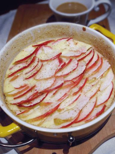 Zdjęcie - Kaszka manna zapiekana z jabłkami - Przepisy kulinarne ze zdjęciami