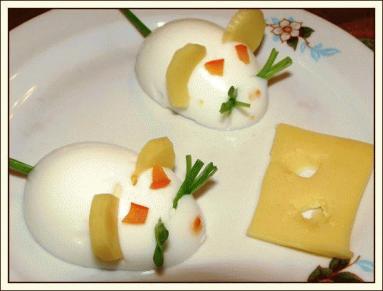 Zdjęcie - Myszki i łódeczki z jajek na twardo :) - Przepisy kulinarne ze zdjęciami