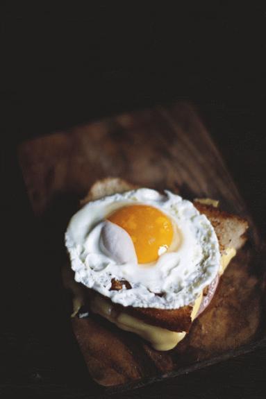 Zdjęcie - Tosty z jajkiem - Przepisy kulinarne ze zdjęciami