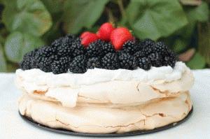 Zdjęcie - Tort bezowy z kremem kawowym - Przepisy kulinarne ze zdjęciami