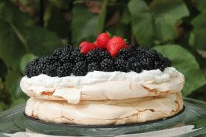 Zdjęcie - Tort bezowy z kremem kawowym - Przepisy kulinarne ze zdjęciami