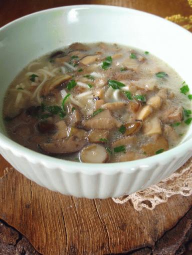 Zdjęcie - Zupa grzybowa ze świeżych grzybów - Przepisy kulinarne ze zdjęciami