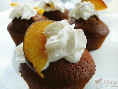 Zdjęcie - Muffinki czekoladowo – śliwkowe - Przepisy kulinarne ze zdjęciami