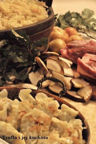 Zdjęcie - Pierogi z mięsem, kapustą i grzybami - Przepisy kulinarne ze zdjęciami