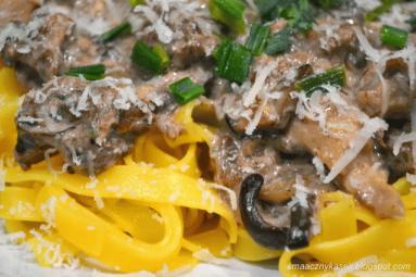 Zdjęcie - Tagliatelle z kaczką w sosie grzybowym - Przepisy kulinarne ze zdjęciami