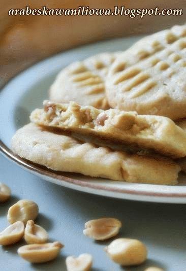 Zdjęcie - CIASTECZKA Z MASŁEM ORZECHOWYM (Peanut Butter Cookies) - Przepisy kulinarne ze zdjęciami