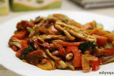 Zdjęcie - Warzywno grzybowy ratatouille z  patelni - Przepisy kulinarne ze zdjęciami