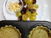 Zdjęcie - Tartaletki  z kremem frangipane i winogronami - Przepisy kulinarne ze zdjęciami