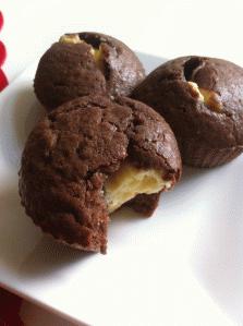 Zdjęcie - Czekoladowe muffinki z nadzieniem twarożkowym - Przepisy kulinarne ze zdjęciami