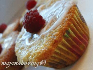 Zdjęcie - Muffiny cytrynowe z malinami - Przepisy kulinarne ze zdjęciami