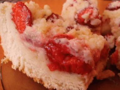 Zdjęcie - Ciasto drożdżowe z truskawkami - Przepisy kulinarne ze zdjęciami