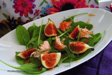 Zdjęcie - Sałatka z wędzonym łososiem i figami - Przepisy kulinarne ze zdjęciami