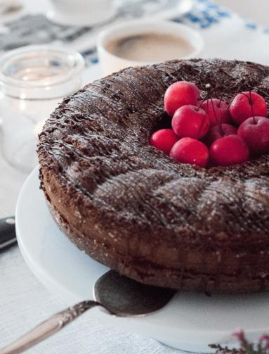 Zdjęcie - Korzenne ciasto z melasą i ciemnym piwem - Przepisy kulinarne ze zdjęciami