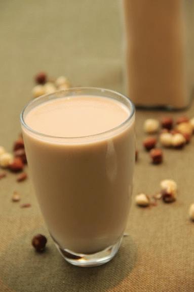 Zdjęcie - Domowe mleko orzechowe - Przepisy kulinarne ze zdjęciami