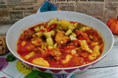 Zdjęcie - Syta zupa z mięsem warzywami i kluskami - Przepisy kulinarne ze zdjęciami