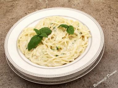Zdjęcie - Spaghetti z kremowym sosem ziołowym - Przepisy kulinarne ze zdjęciami