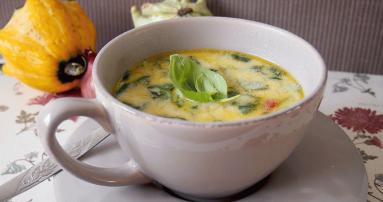 Zdjęcie - Kremowa zupa z kurczakiem i serem brie/Creamy chicken and brie soup - Przepisy kulinarne ze zdjęciami