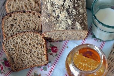 Zdjęcie - Chleb z miodem - Przepisy kulinarne ze zdjęciami