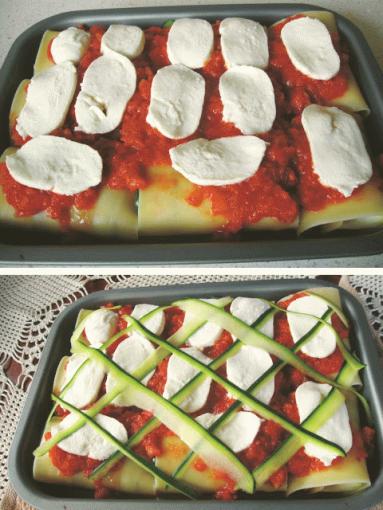 Zdjęcie - Roladki a&#8217;la lasagne z sosem pomidorowym i wstążkami cukinii - Przepisy kulinarne ze zdjęciami