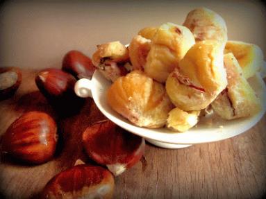 Zdjęcie - Jesienna tarta kasztanowa z gruszkami - Przepisy kulinarne ze zdjęciami