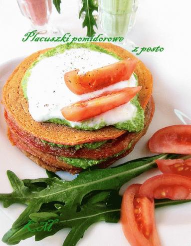 Zdjęcie - Placuszki pomidorowe z zielonym pesto - Przepisy kulinarne ze zdjęciami