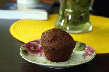 Zdjęcie - Muffinki kakaowe z rozmarynem - Przepisy kulinarne ze zdjęciami