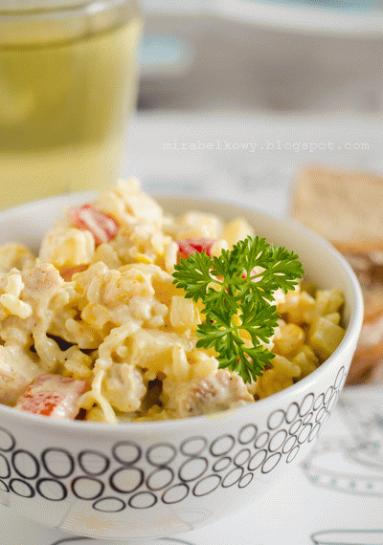 Zdjęcie - Sałatka curry z ryżem i indykiem - Przepisy kulinarne ze zdjęciami
