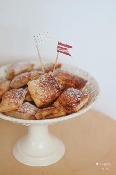 Zdjęcie - Francuskie kwadraciki z musem jabłkowym - Przepisy kulinarne ze zdjęciami