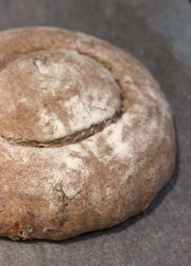 Zdjęcie - Chleb z figami i orzechami na zakwasie żytnim - Przepisy kulinarne ze zdjęciami