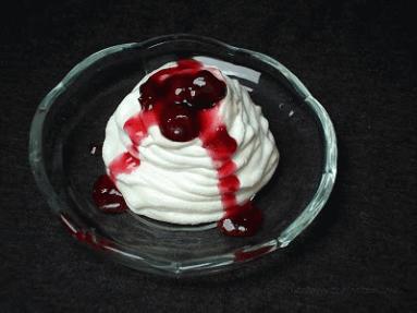 Zdjęcie - Krwawe gniazdka bezowe - Przepisy kulinarne ze zdjęciami