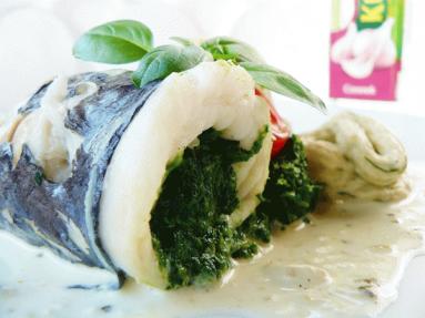 Zdjęcie - Rolady rybne ze szpinakiem i sosem na bazie cytrynowego pieprzu - Przepisy kulinarne ze zdjęciami