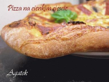 Zdjęcie - Pizza na cienkim cieście - Przepisy kulinarne ze zdjęciami