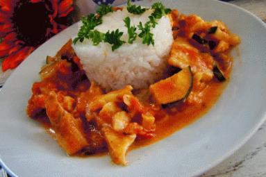 Zdjęcie - Curry z mintajem i cukinią - Przepisy kulinarne ze zdjęciami